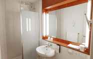 In-room Bathroom 4 Hotel Campanile STRASBOURG - Lingolsheim