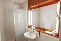 In-room Bathroom Hotel Campanile STRASBOURG - Lingolsheim