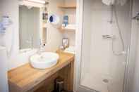 In-room Bathroom Kyriad Vannes Centre-Ville