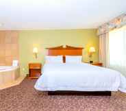 Bedroom 2 Hampton Inn & Suites College Station/US 6-East Bypass