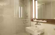 In-room Bathroom 6 Hotel Campanile Nantes Ouest - Saint Herblain