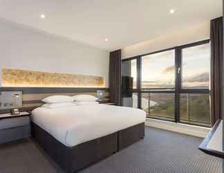 Bedroom 2 DoubleTree by Hilton Edinburgh - Queensferry Crossing