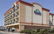 Exterior 2 Days Inn by Wyndham Atlantic City Beachblock