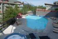 Swimming Pool Lodges at Canmore