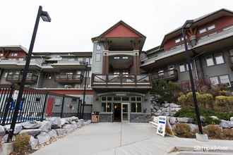 Exterior 4 Lodges at Canmore