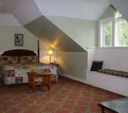 Bedroom 2 Kearsarge Inn