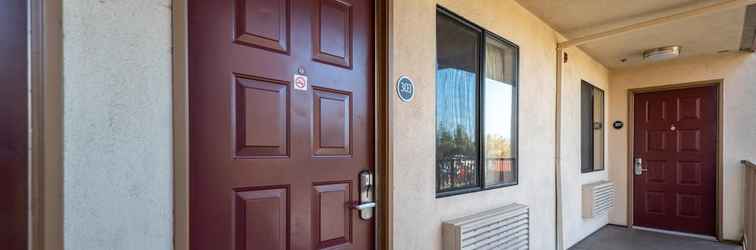 Lobby California Inn & Suites Rancho Cordova - Sacramento
