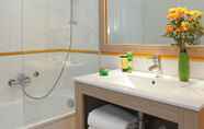 In-room Bathroom 7 Aparthotel Adagio Access Nice Magnan