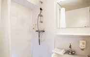 In-room Bathroom 7 Aparthotel Adagio Access Paris Maisons-Alfort