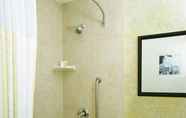 In-room Bathroom 3 Hilton Garden Inn Tri-Cities/Kennewick