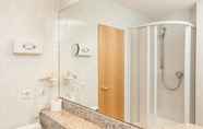 Phòng tắm bên trong 6 Best Western Waldhotel Eskeshof
