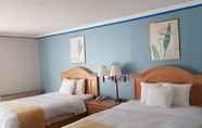 Kamar Tidur 6 Red Roof Inn & Suites Newport – Middletown, RI