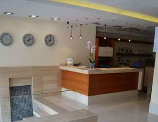 Lobby 2 Hotel Marfil