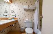 In-room Bathroom 7 Sawmill Creek by Cedar Point Resorts