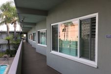 Bên ngoài La Avenida Inn