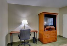 침실 7 La Avenida Inn