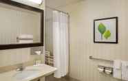 In-room Bathroom 4 Fairfield Inn & Suites by Marriott Napa American Canyon