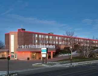 Exterior 2 Travelodge by Wyndham Baie-Comeau