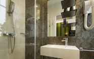 In-room Bathroom 4 Hotel Design Sorbonne