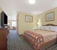 Bedroom 6 Super 8 by Wyndham Daytona Beach