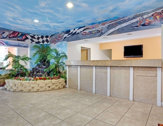 Lobby 2 Super 8 by Wyndham Daytona Beach