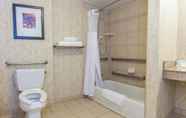 Toilet Kamar 6 Hilton Garden Inn Providence Airport/Warwick