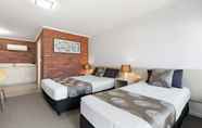 Kamar Tidur 5 Blue Shades Motel