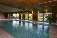 Swimming Pool Le Manoir au Lac