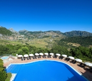 Swimming Pool 2 Hotel Fuerte Grazalema