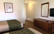 Kamar Tidur 5 Econo Lodge Inn and Suites Oakland Airport