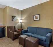 Common Space 3 Comfort Inn & Suites El Dorado