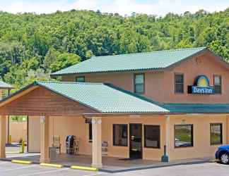 Bangunan 2 Days Inn by Wyndham Cherokee Near Casino