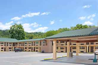 Exterior 4 Days Inn by Wyndham Cherokee Near Casino