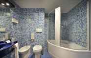 In-room Bathroom 6 Blu Hotel, Sure Hotel Collection by Best Western