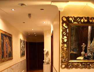 Lobby 2 Luxury Rooms H 2000 Roma