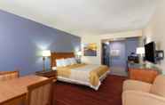 Bedroom 4 Days Inn by Wyndham San Diego-East/El Cajon
