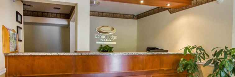 Lobby Econo Lodge Inn & Suites Old Saybrook Westbrook