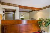 Lobi Econo Lodge Inn & Suites Old Saybrook Westbrook