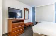 Bedroom 5 Wingate by Wyndham Parkersburg/Vienna