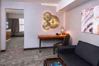 Common Space Springhill Suites by Marriott Pittsburgh North Shore