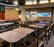 Restoran 7 Springhill Suites by Marriott Pittsburgh North Shore