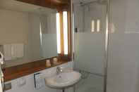 In-room Bathroom Noemys Arles