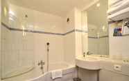 In-room Bathroom 5 Hotel Kyriad Annecy Sud - Cran Gevrier