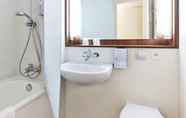 In-room Bathroom 6 Hotel Campanile Nogent Sur Marne