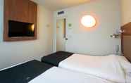Bedroom 2 Hotel Campanile Paris Ouest - Chaville