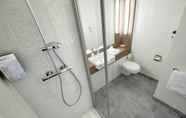 Toilet Kamar 5 Campanile Saint Quentin en Yvelines