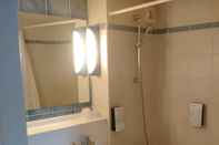 In-room Bathroom Hotel Campanile Livry Gargan