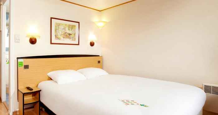 Bedroom Hotel Campanile Livry Gargan