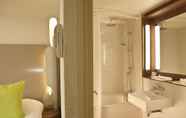 Toilet Kamar 7 Kyriad Brie Comte Robert