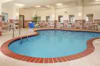 Kolam Renang Country Inn & Suites by Radisson, Findlay, OH